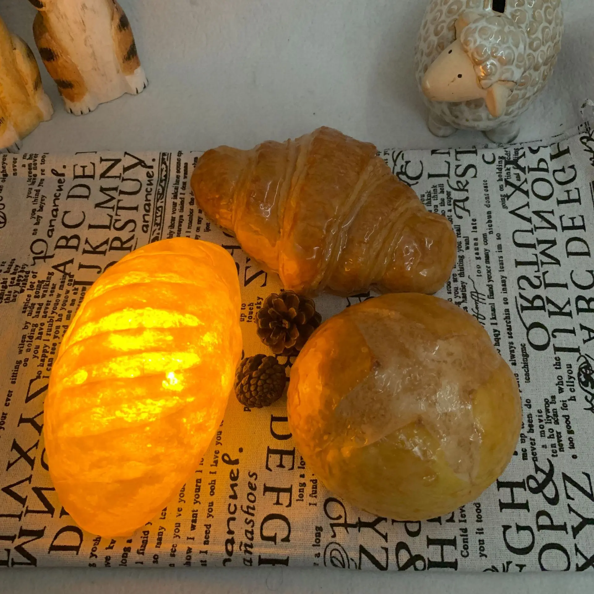 Artifical Croissant Bread Light Atmosphere Lamp LED Bread Lamp LED Night Light Cake Shop Decoration Great Gift