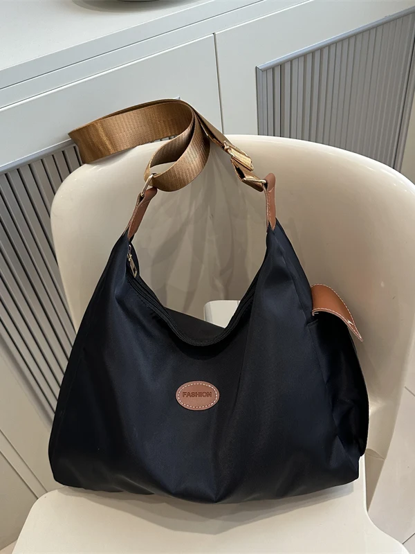 

Большая вместительная сумка-тоут из нейлоновой ткани, женская сумка через плечо для повседневного использования, весна-лето, новая, стильная, простой дизайн, однотонная, повседневная.