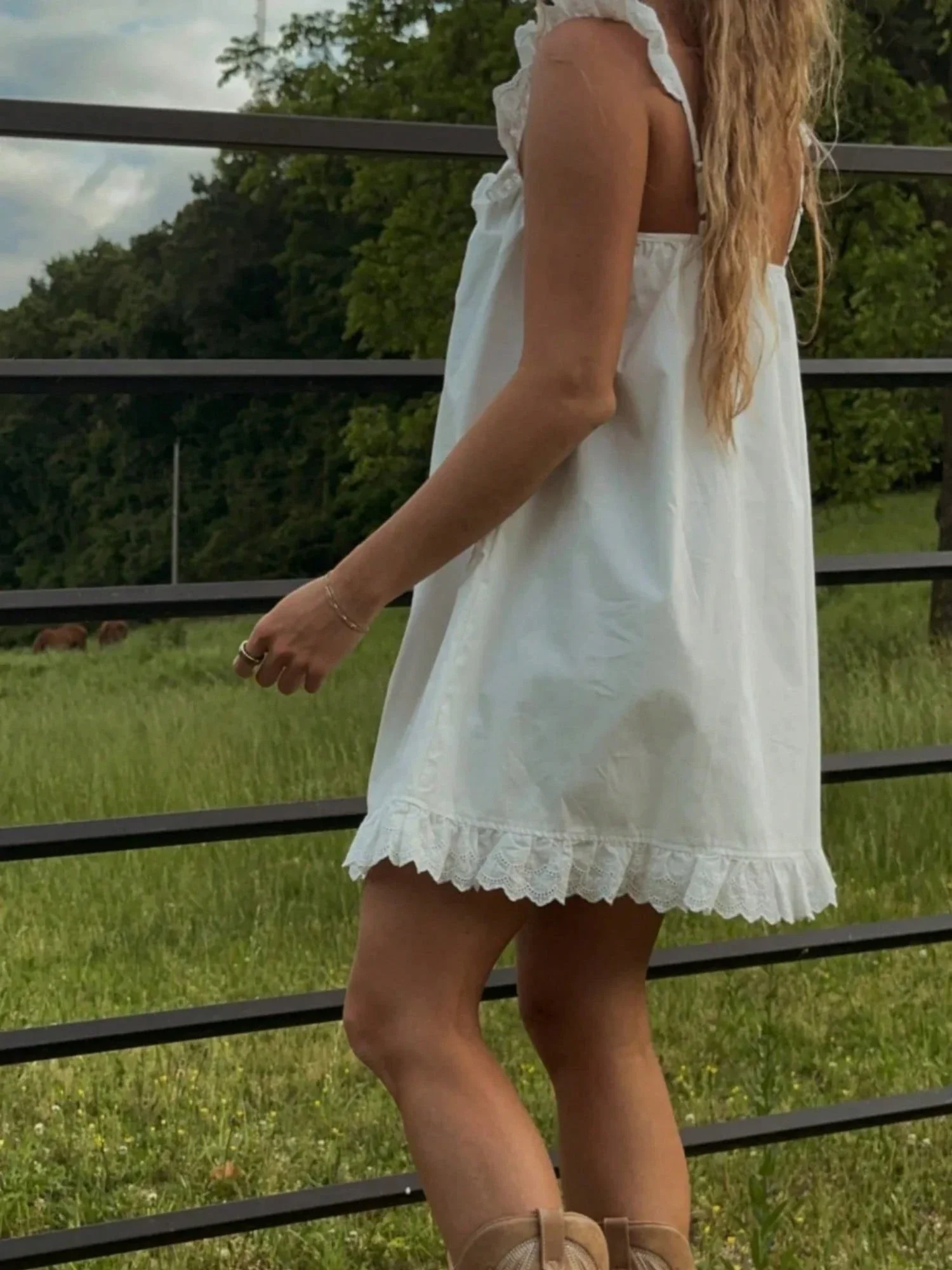 

Женское мини-платье в стиле бохо с кружевной отделкой и бретелями на шее, летний повседневный пляжный сарафан