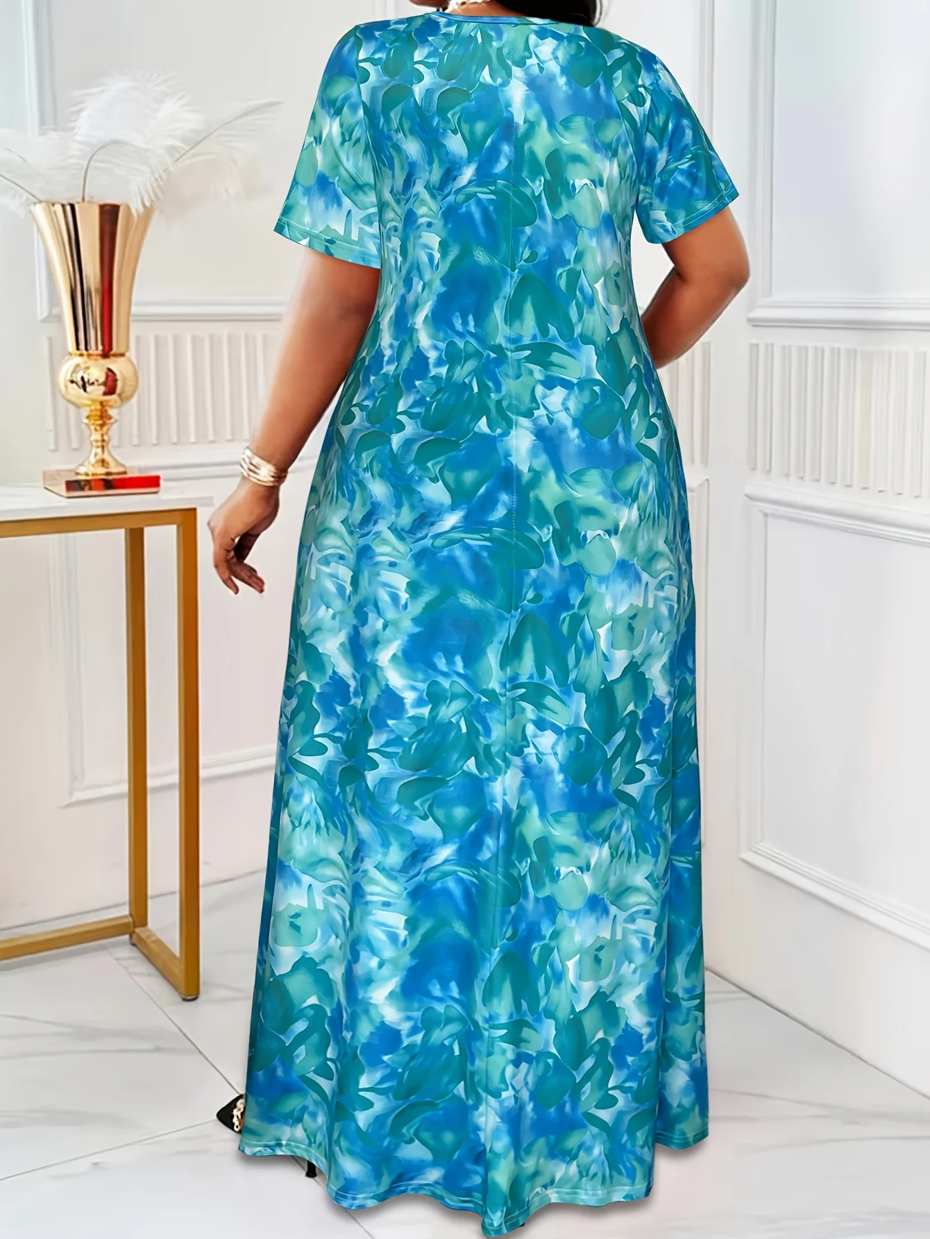 Plus Size Floral Print Short Sleeve Maxi Dress, Round Neck Loose Casual Sundress With Side Pockets, Beach Vacation Long Dress view 3