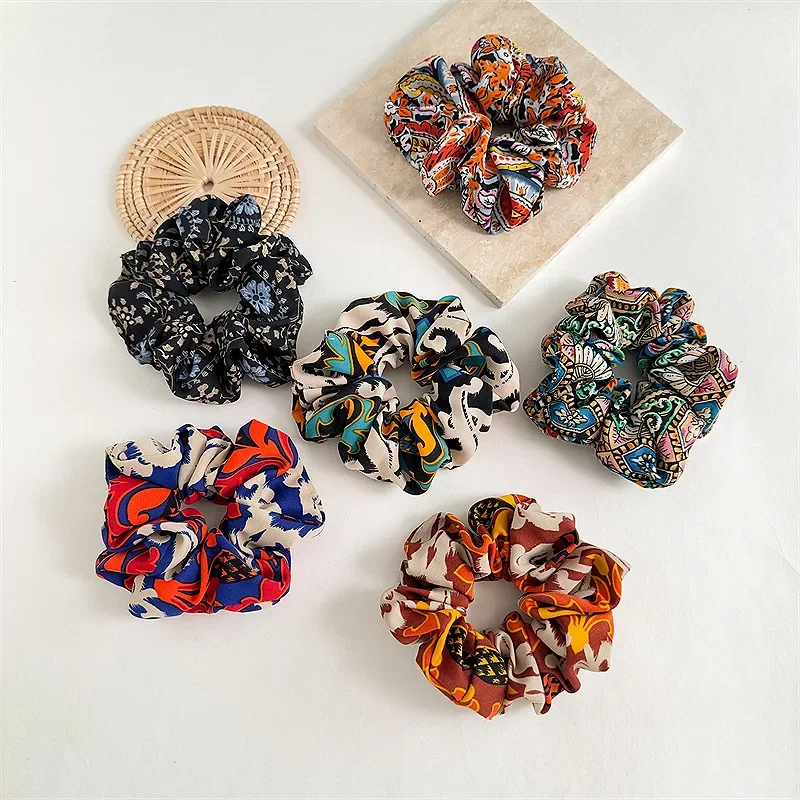 

Ins style Hot Selling Vintage Cloth Printed Large Intestine Head Rope Fashion Elastic Hair Scrunchies For Elegant Women