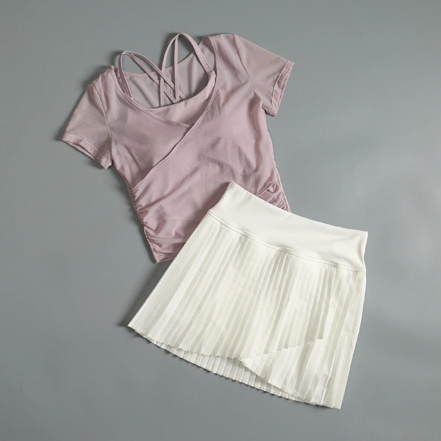 ヨガフィットネススーツ女性のための新しい夏のランニング速乾性半袖高価値バドミントンスポーツウェア