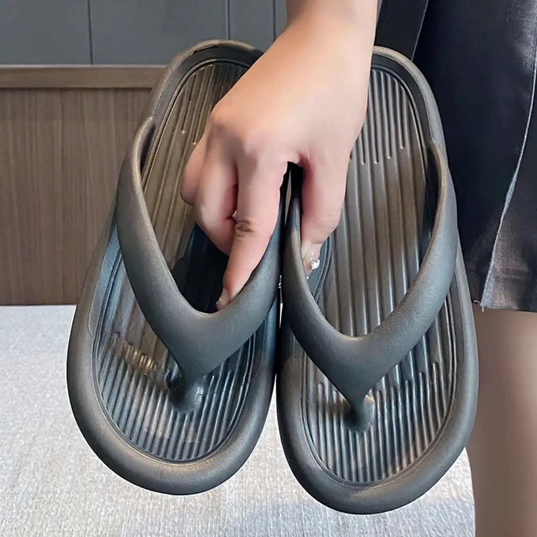 

Летние мужские шлепанцы для пляжа 2026: Новые мягкие тапочки с нескользящей подошвой для пар, удобные уличные сандалии для женщин