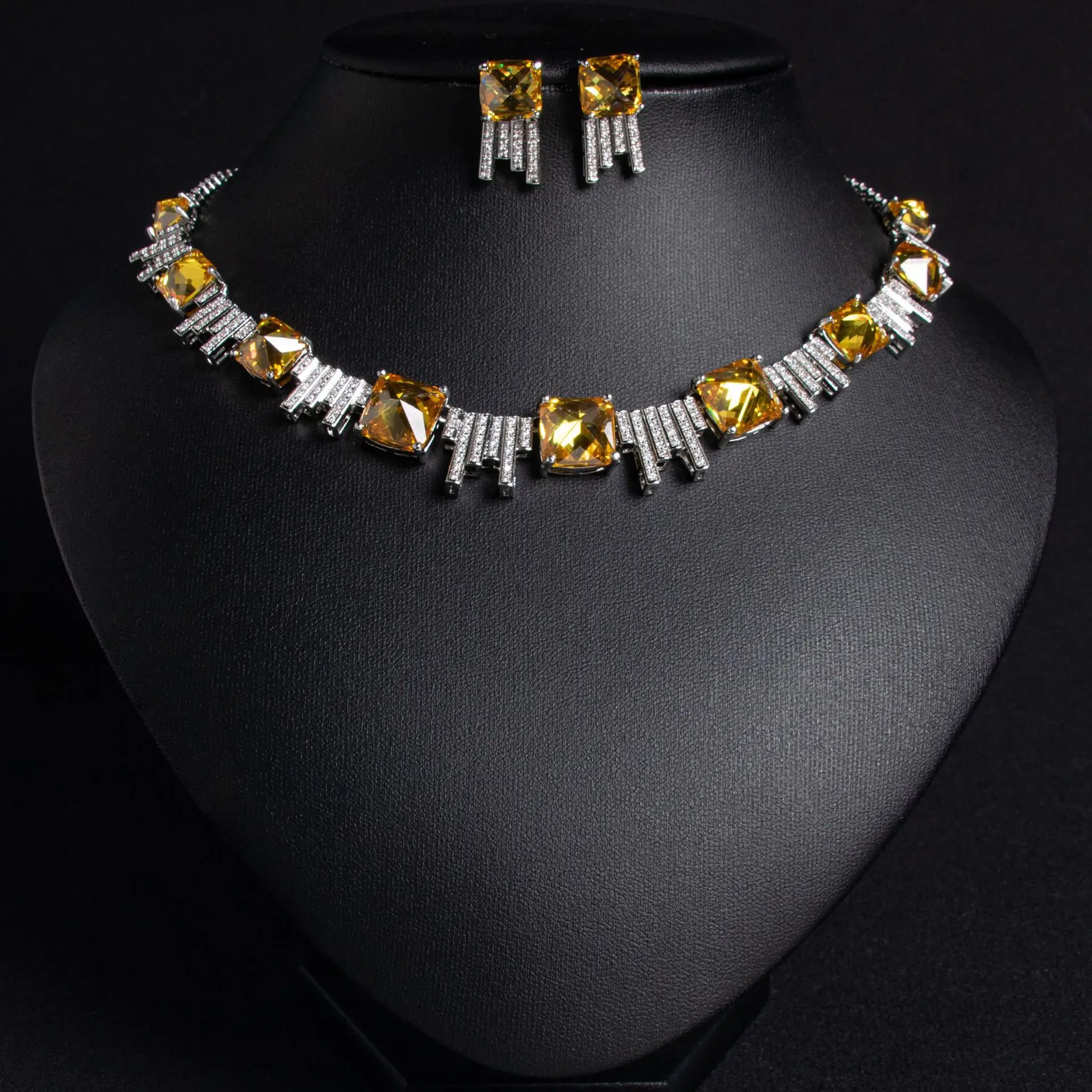 HIBRIDE Light Luxury Dazzling Red Square Daily Women's Dress Multicolour Jewellery Set Banquet Dubai Wedding Gift Festival S-806