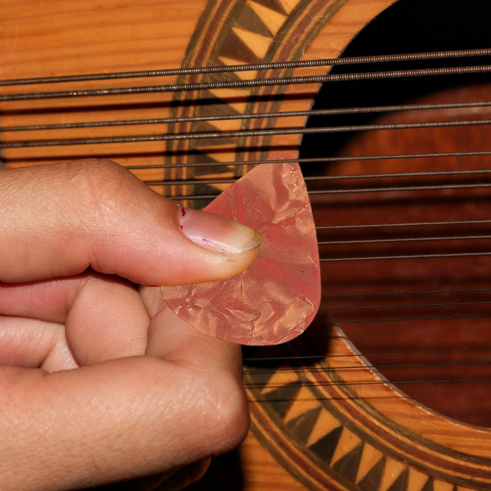 

1Set PU Copper Guitar Pick Holder Keychain Plectrum Case Portable Guitar Pick Bag Stylish Accessory Small Picks for Ukulele