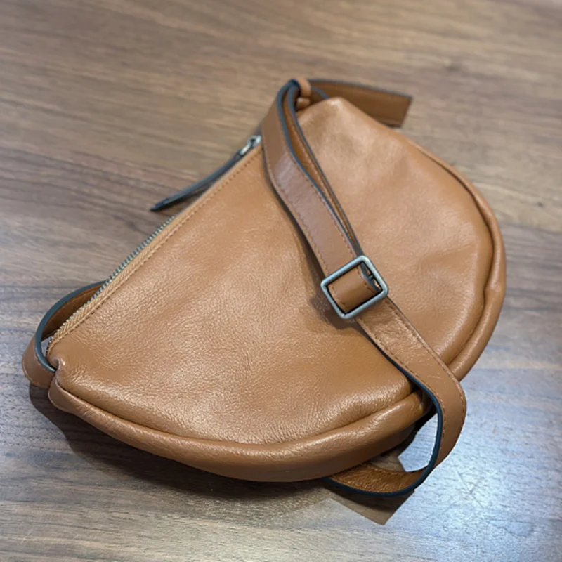 Women's genuine leather shoulder bag, 2026 new product, casual multi-functional retro lightweight crescent-shaped bag