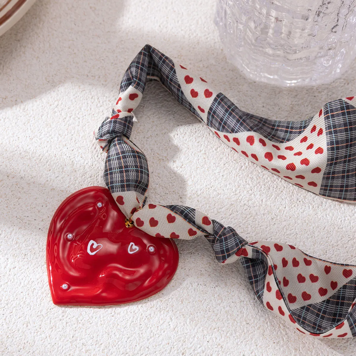 بيان قلادة كبيرة على شكل قلب وشاح حريري للنساء من الفولاذ المقاوم للصدأ هدية مجوهرات حمراء بالتنقيط بالزيت