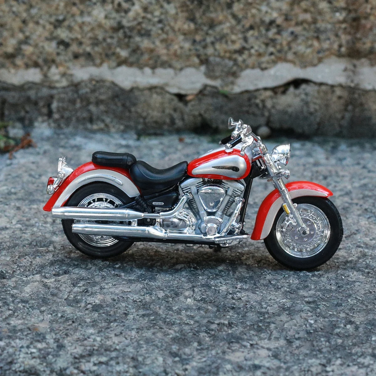 Maisto 1:18 Yamaha Road Star Alloy Motorcycle Model Diecasts Metal Toy Street Racing Motorcycle Model Simulation Childrens GiftS