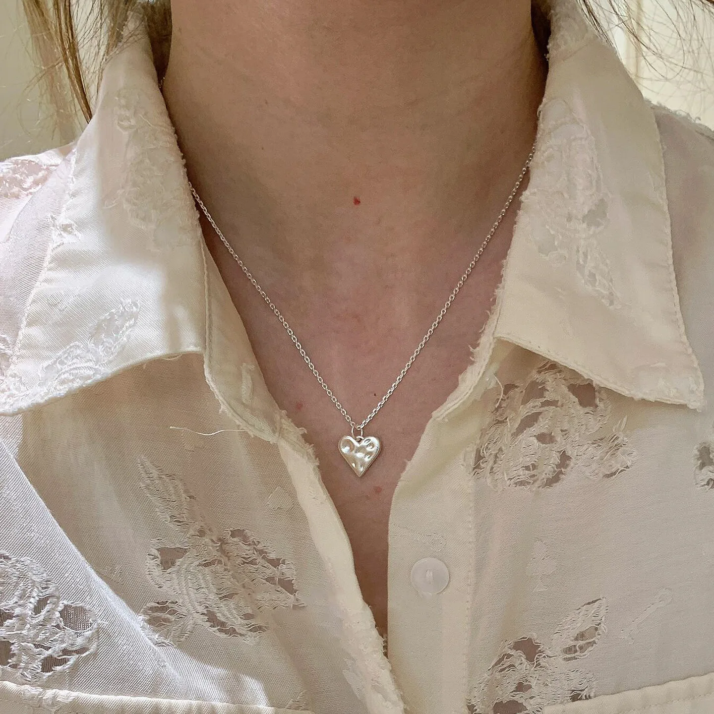 

Korean version of niche design, matte texture, hammer pattern love pendant, necklace, women's exquisite and versatile