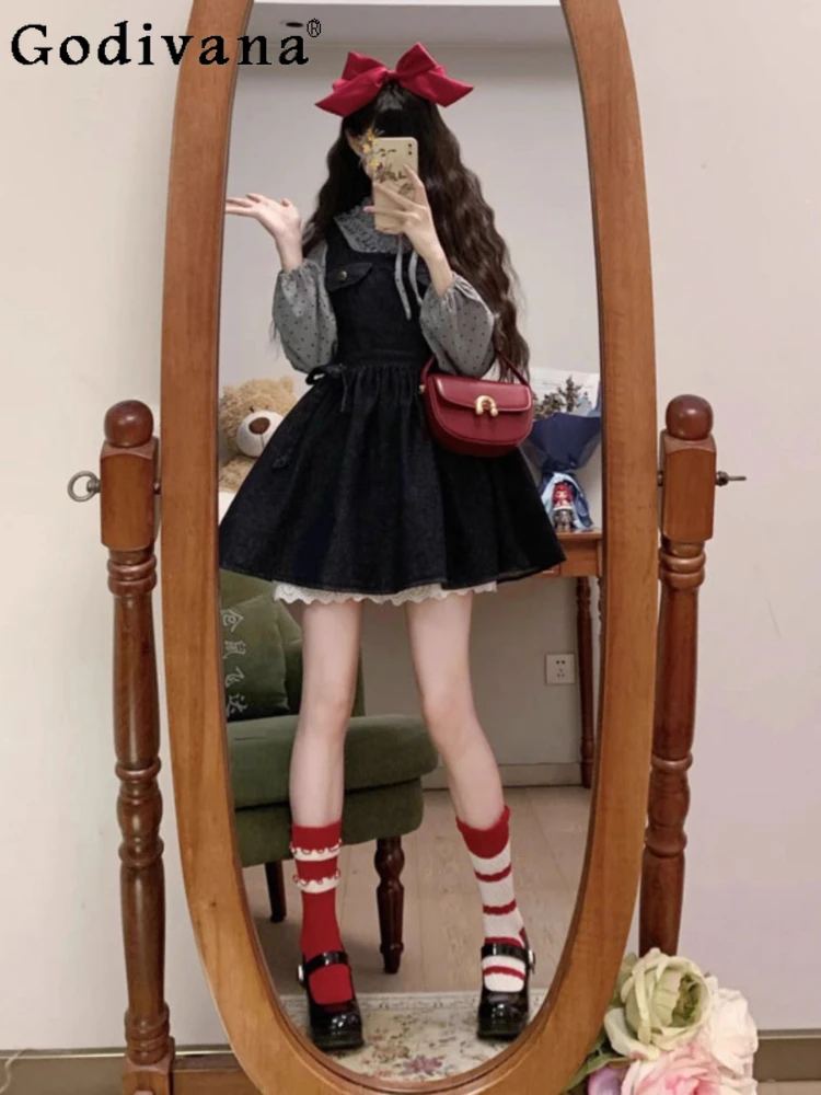 

Серая свободная рубашка с длинными рукавами и французским бантом, игривое, уменьшающее возраст, французское темпераментное джинсовое платье с высокой талией на бретелях, комплекты из двух предметов