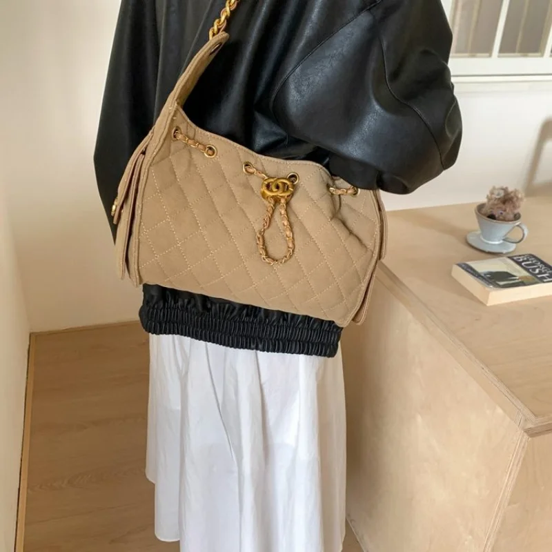 حقيبة كتف نسائية فاخرة مصممة من الجلد حقيبة يد كروس أنيقة للنساء محفظة حمل حقيبة ساعي أنيقة كلاسيكية خالدة