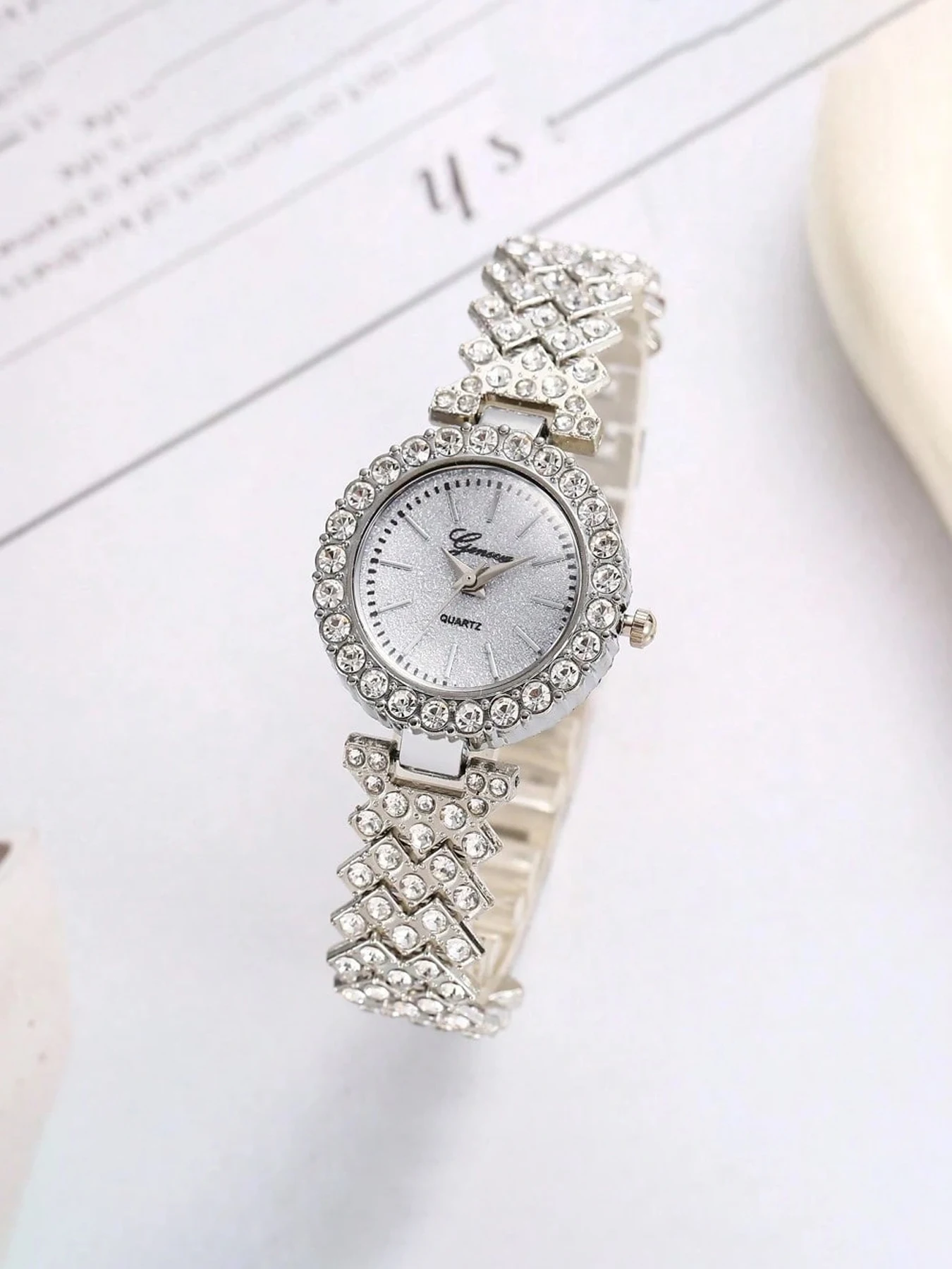 4-piece watch bracelet set, women's diamond quartz watch, women's high-end fashion student watch set