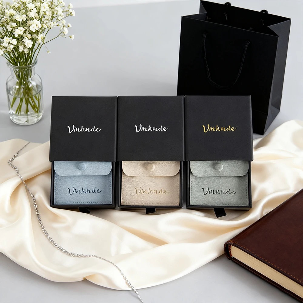 

Наборы сумок для шкатулок для драгоценностей с персонализированным логотипом, изготовленные на заказ ювелирные изделия, кольца, серьги, упаковка, оптовые коробки для ожерелья, сумка с кнопками из микрофибры