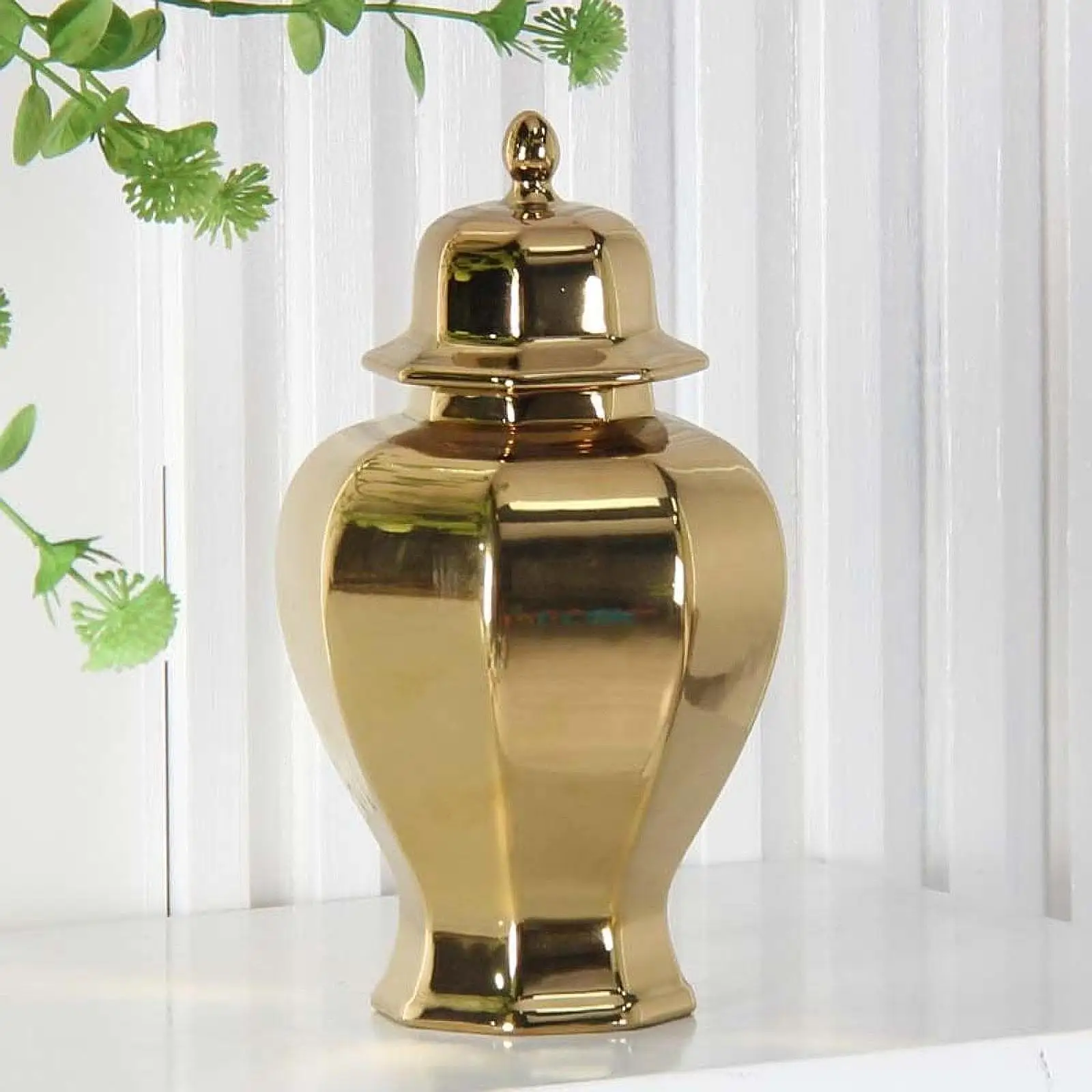 

Ceramic Covered Jar Vase, Porcelain Ginger Jar with Lid, Decorative Flower Vase for Table Bedroom Home