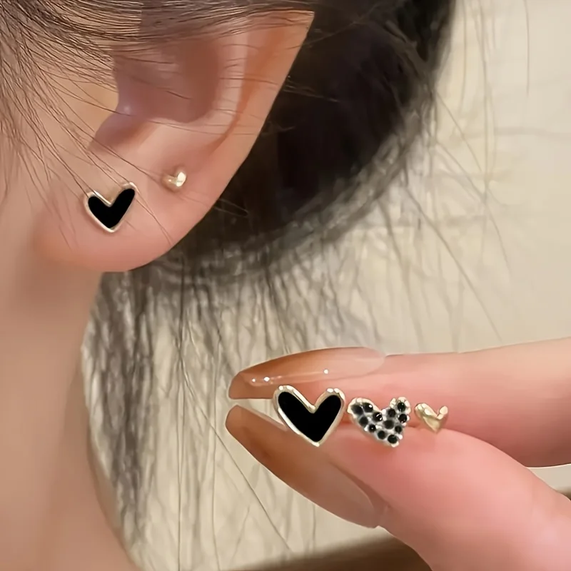 Exquisite Rhinestone Heart-shaped Stud Earrings Elegant and Compact Black Drip Oil Earrings Women\'s Charm Daily Party Jewelry