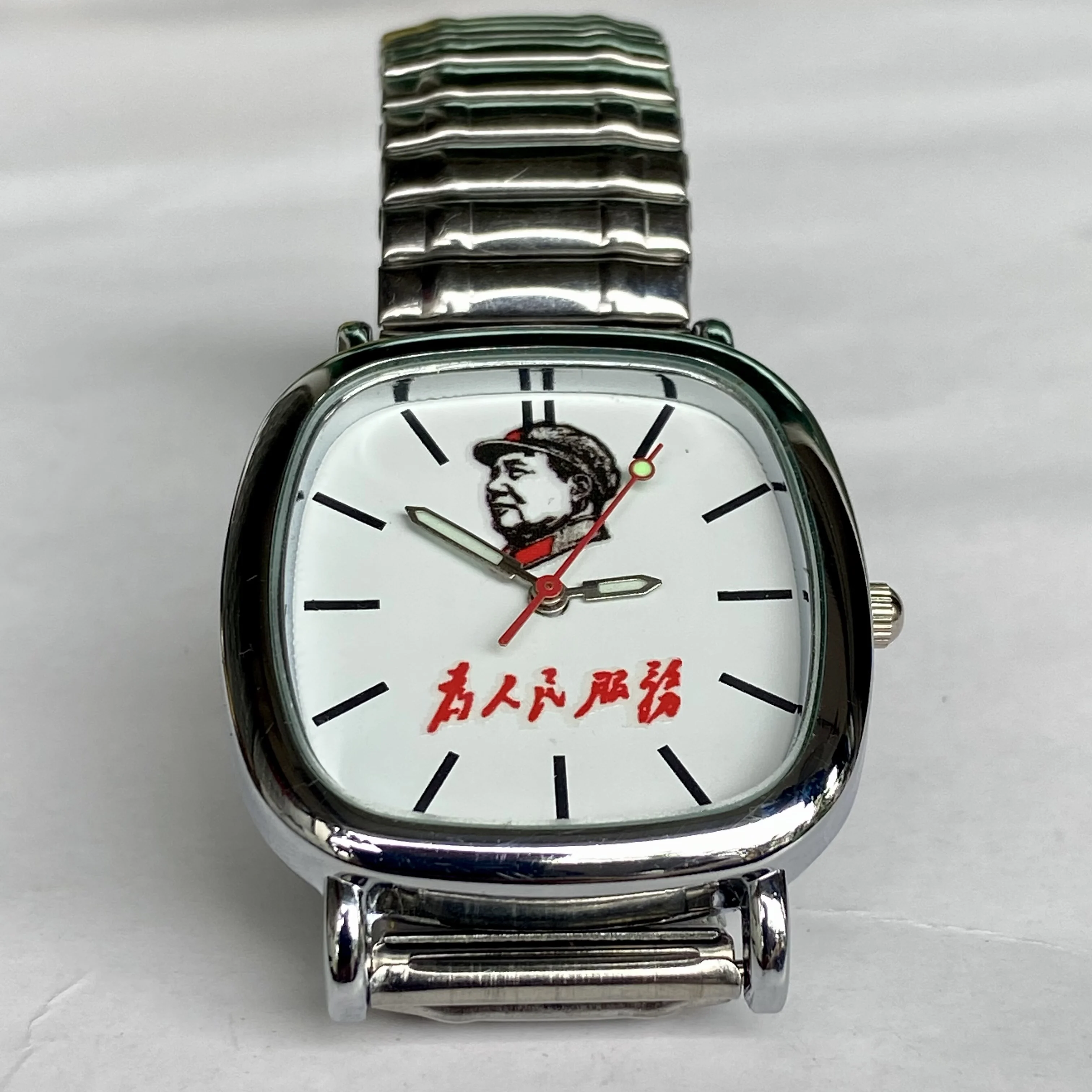 

The chairman's portrait of the old-fashioned domestic watch is a commemorative model of the people's service watch, a diameter o