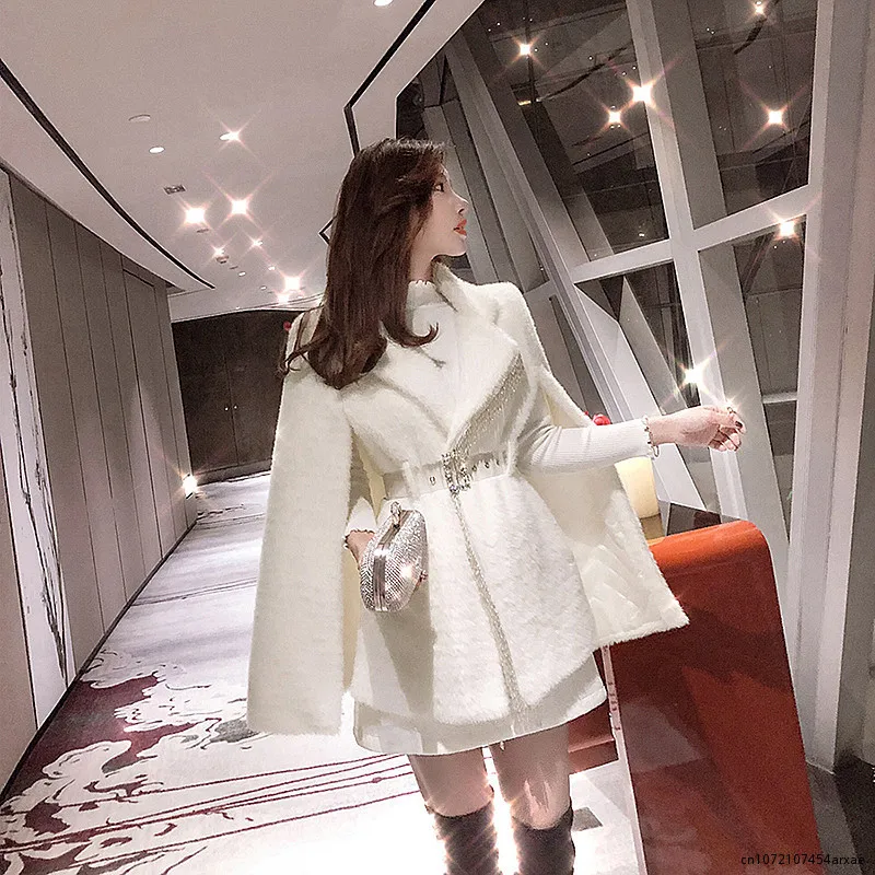 

Autumn Winter New White chic Beaded Elegant Warm Velvet Faux Fur Cloak Jacket For Women Bat Streetwear Abrigos Mujer Invierno