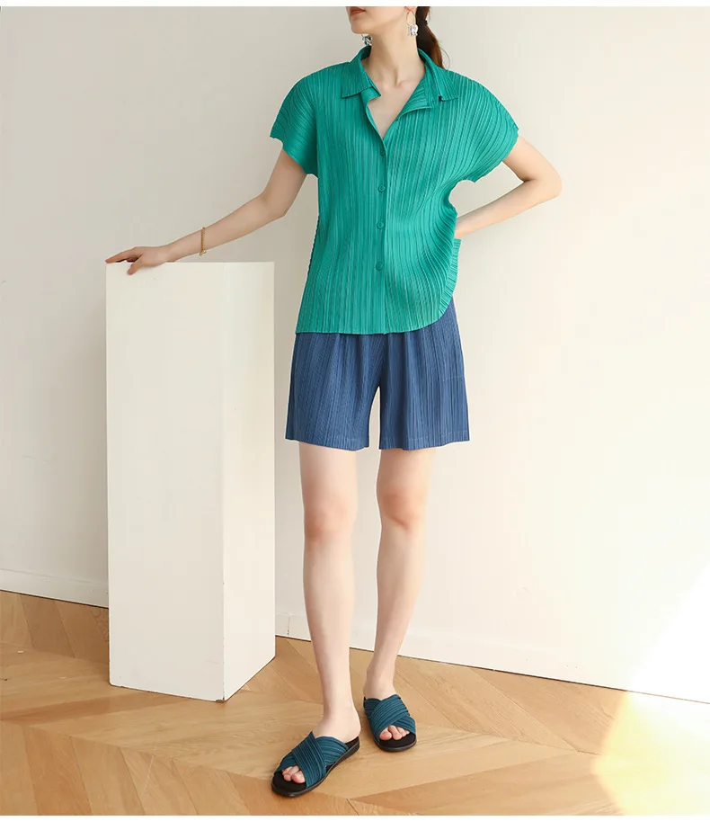 

2025 Spring and Summer New Miyake Pleated Small Shirt Casual Pleats Loose Pleated Loose Comfortable Fashion Short Sleeve Shirt