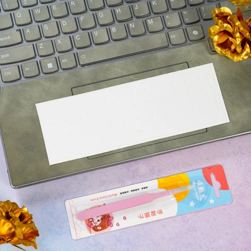 【ロシア】無料ピンセット。 言語文字付きの透明キーボードステッカー、白黒ラベル、コンピュータ防塵ラップトップアクセサリ