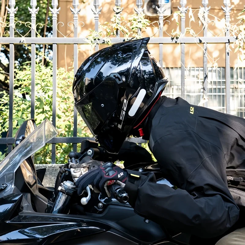 LS2 FF801 Carbon Fiber Full‑Face Motorcycle Helmet, Anti‑Fog Visor Large Rear Spoiler  All‑Season Unisex Motorbike helmet