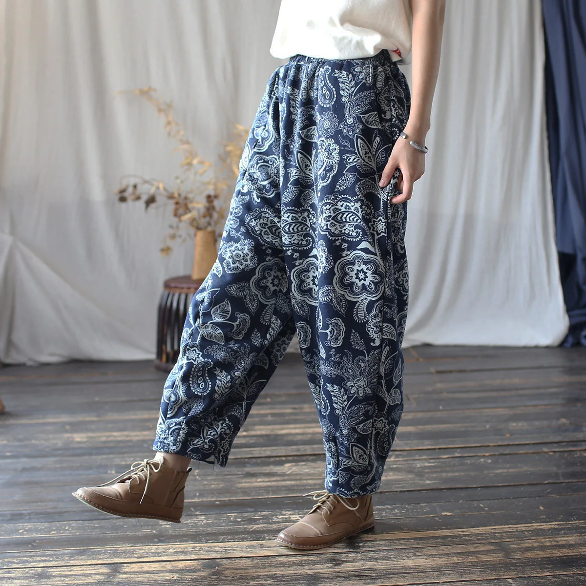 

Женские зимние брюки на флисовой подкладке, удобные теплые винтажные легкие свободные широкие брюки с цветочным принтом, брюки-морковка с эластичной резинкой на талии