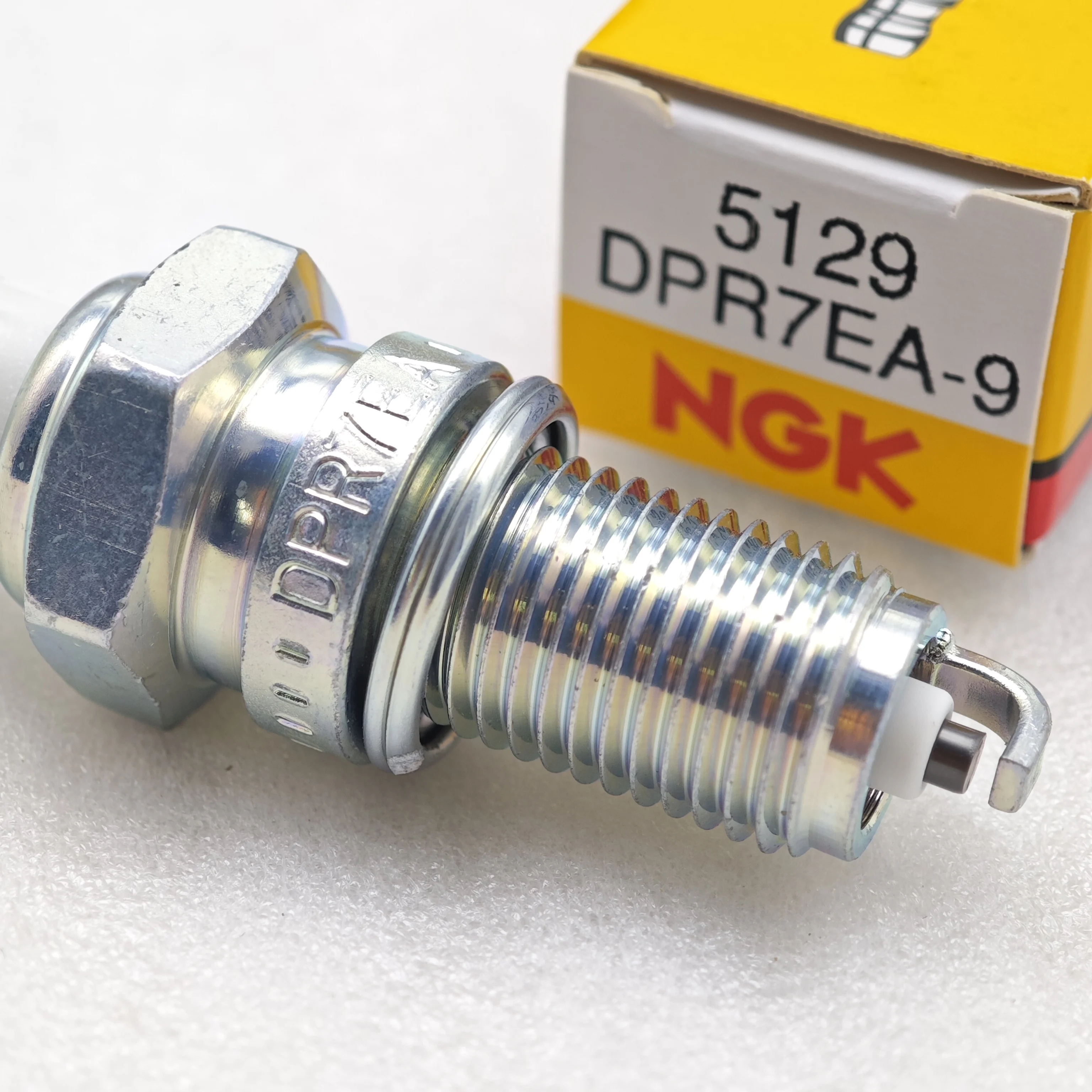 NGK Spark Plug DPR7EA-9 5129 is applicable to Temasadu 400 750 rowing CT250 300 Fossa