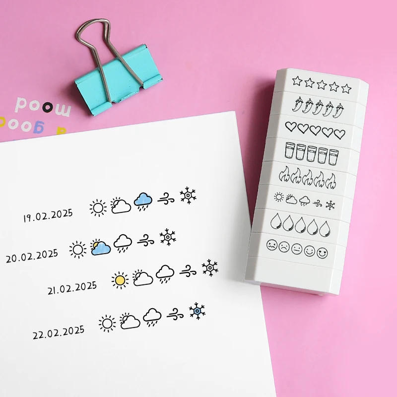 แสตมป์ 8 ชั้น สำหรับตีคะแนน 5 ดาว คะแนนความรู้สึก คะแนนสภาพอากาศ คะแนนหนังสือ คะแนนอาหาร พร้อมช่องตicked box สำหรับรายการตรวจสอบ ใช้สำหรับทำแพลนเนอร์ สมุดบันทึก และงาน scrapbooking
