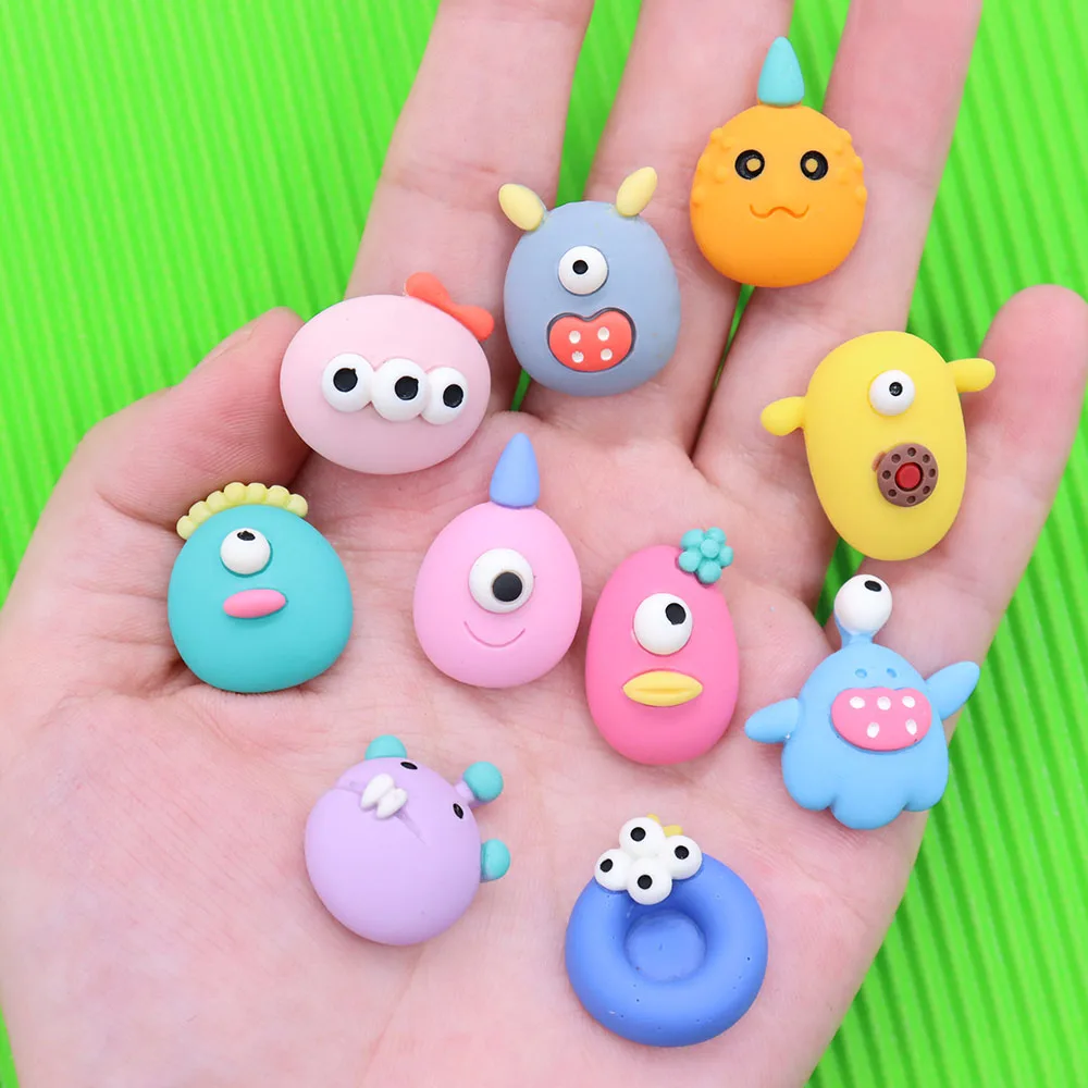 Mix 50pcs Resin Lovely Cartoon Monster Horn Shoe Charms Buckle Fit Wristbands Ornaments Hole Slipper Accessories Xmas Gifts