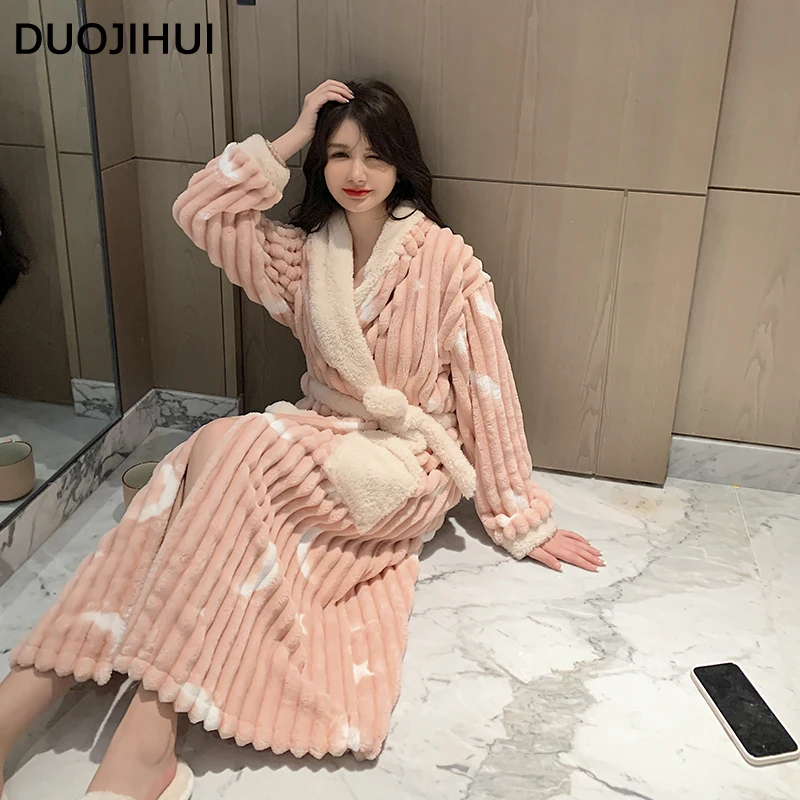 Duojihui-女性のためのシンプルな厚手の暖かいナイトガウン、女性のフランネルパジャマ、甘い対照的な色、長い基本的なファッション、12色、冬