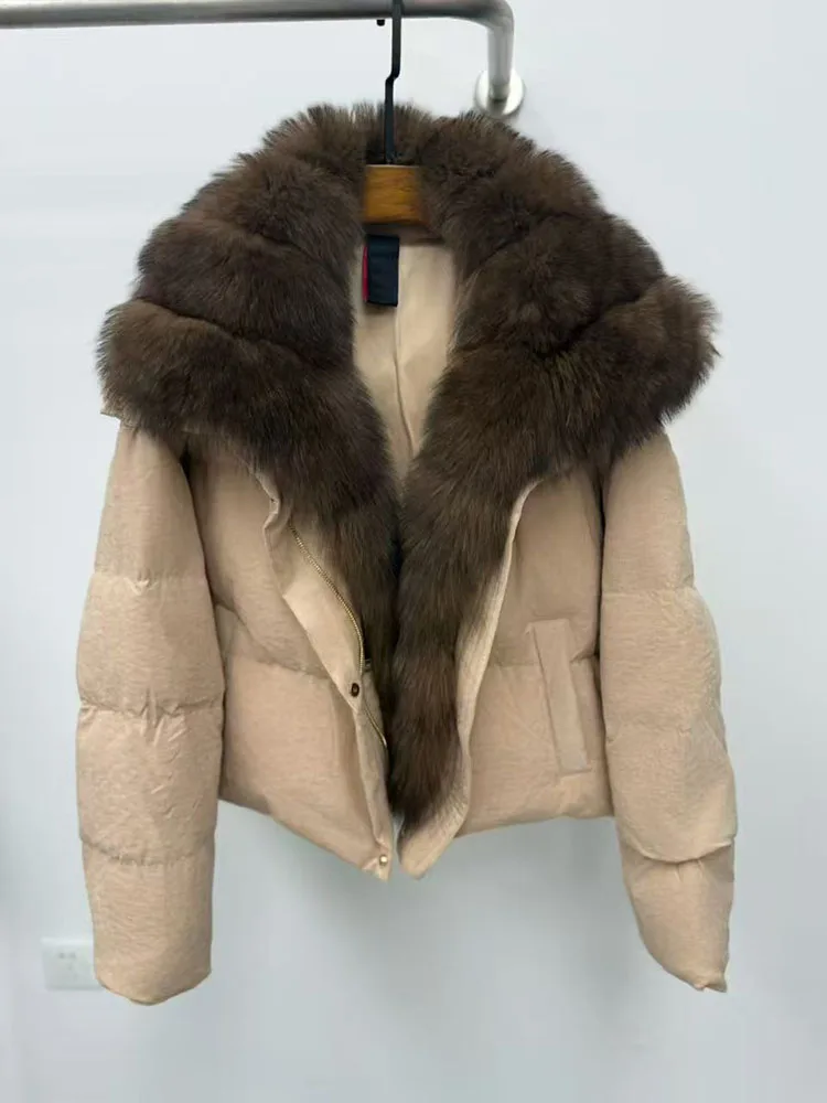 السترة القصيرة الجديدة لعام 2025 ذات ياقة كبيرة من الفرو هي معطف شتوي سميك ودافئ وعصري للنساء #1