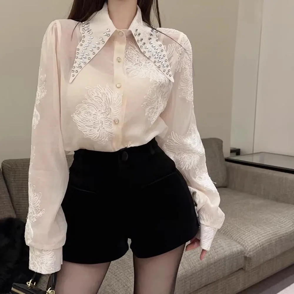 

French Style Diamond Beading Shirts Vintage Flower Embroidered Women's Blouse Shirt Top Apricot Loose Long Sleeve Female Blouses