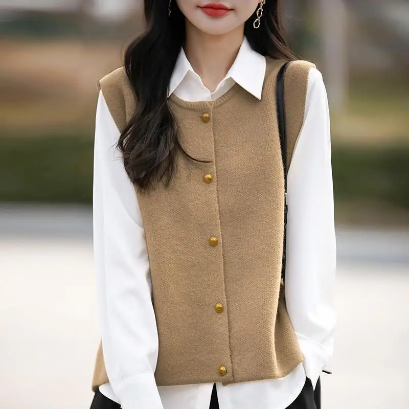 

French Retro Knitted Vest Cardigan for Women's Sleeveless Layered Tops Fashionable and Versatile Outside Vest Tops