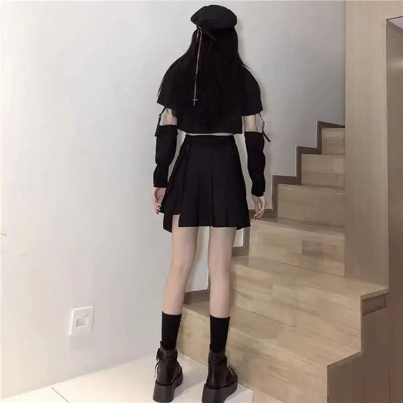 Dark Pleated Shoulder Strap Skirt Gothic Punk Skirts Niche Design, Pocket Skirt, Functional Style Plus Size Mini Skirt