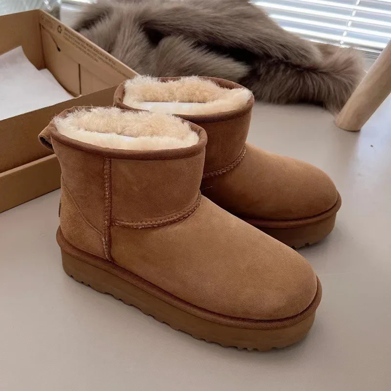 

Thick-soled snow boots women's sheepskin and fur integrated short boots 2024 new leather piled thickened winter warm cotton