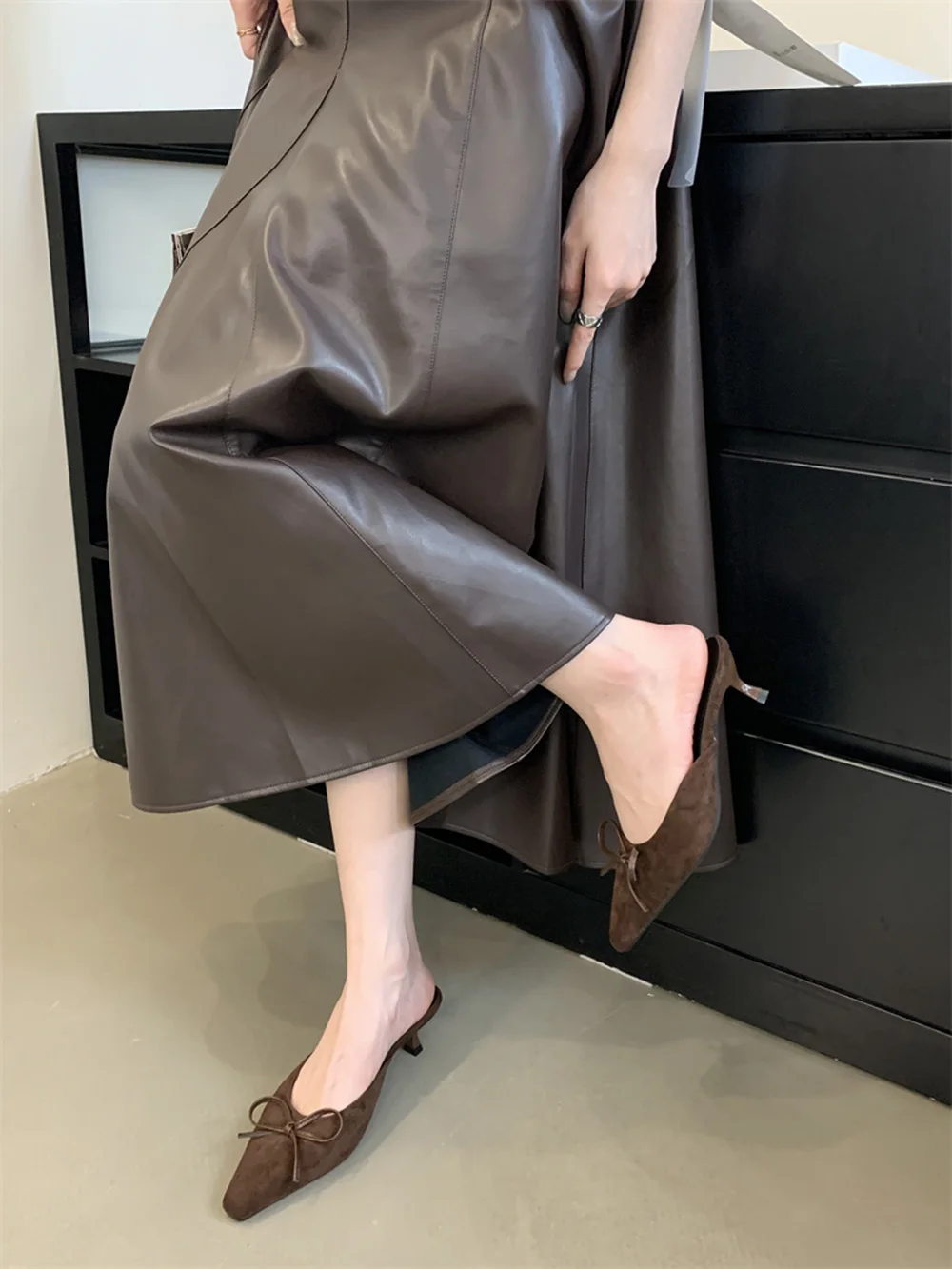 Fashion Women Slippers Pointed Toe Black Brown Khaki Thin Mid Heels Bow Design Shallow Slip On Party Outside Mules Shoes 35-39