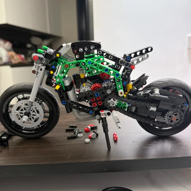 

643 детали H2R 42170: Конструктор-модель мотоцикла для детей, развивающий STEM-навыки, творческая сборка, игрушка для самостоятельной сборки