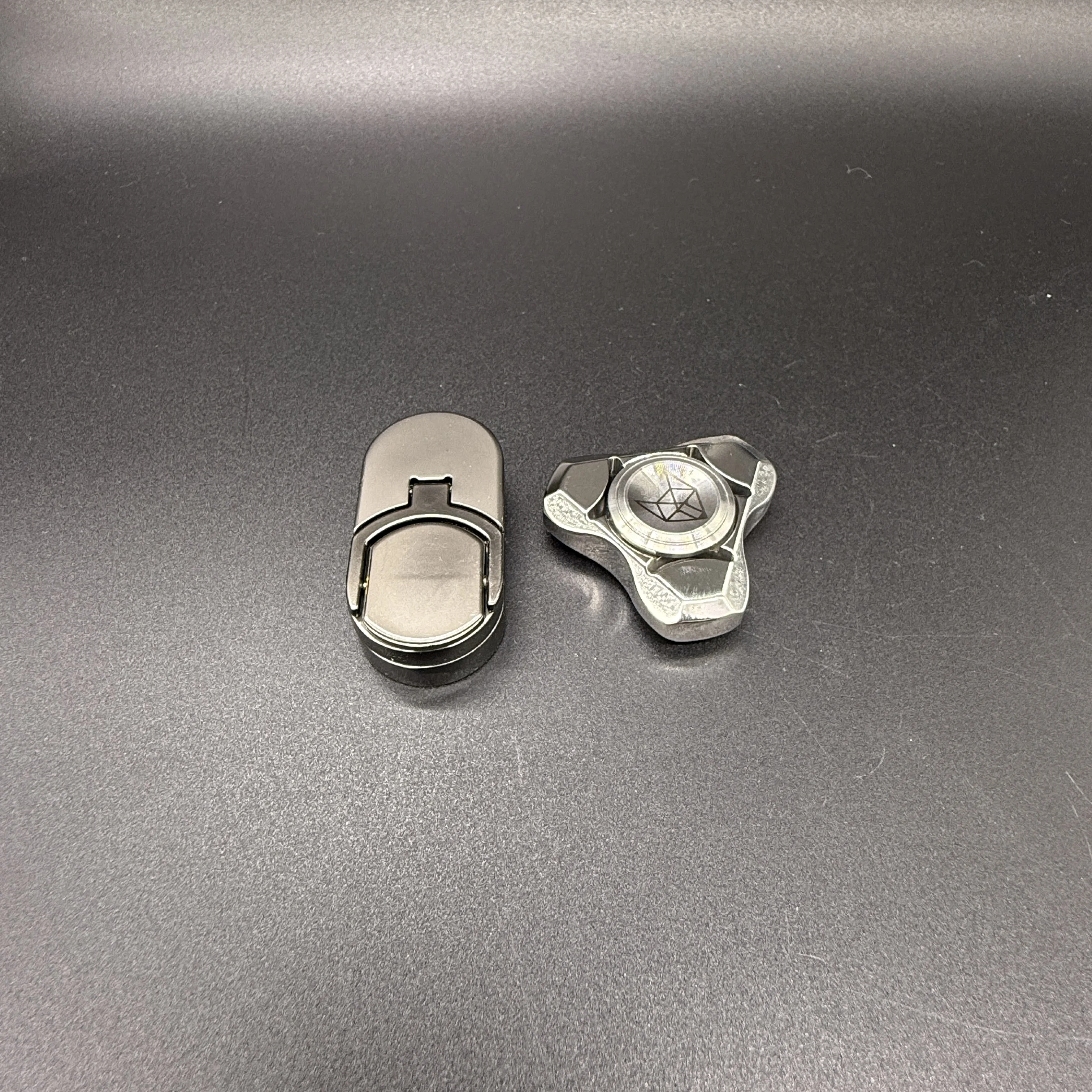 Giocattolo EDC in metallo da 2 pezzi, giocattolo per decompressione giroscopico con punta delle dita, giocattolo per alleviare la pressione da ufficio, regalo giocattolo per adulti