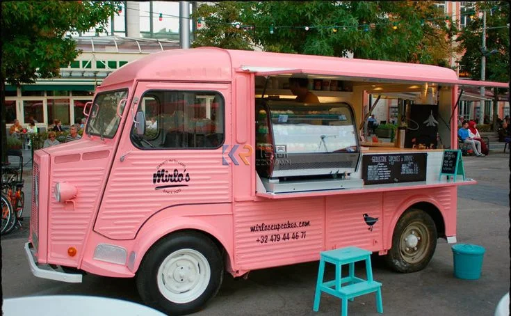 Ciężarówki do lodów Przyczepa gastronomiczna Retro Food Truck Elektryczna ciężarówka z jedzeniem USA Mobilna ciężarówka z jedzeniem na sprzedaż