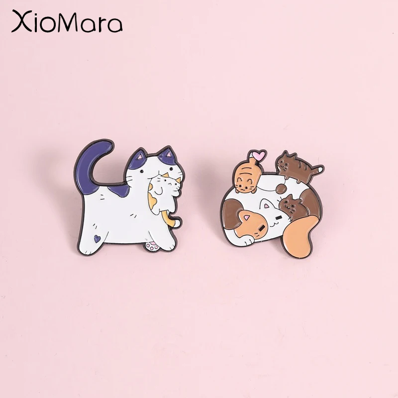 Creative Cute Cat Family Enamel Pin,Fun Cat Mom and Kitten Interaction Badge,Fashion Accessory,Neutral Design,Gift for Friends
