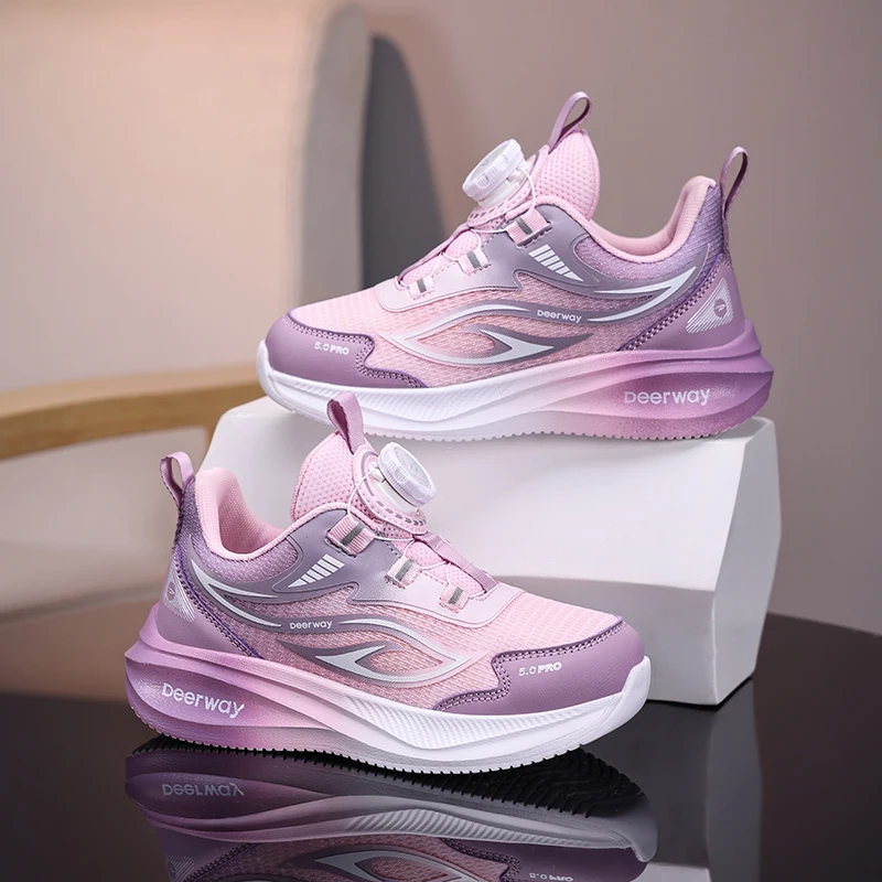 

A children's basketball shoe suitable for spring and summer sports, featuring a rotating lacing design. Model: DEH-D9939