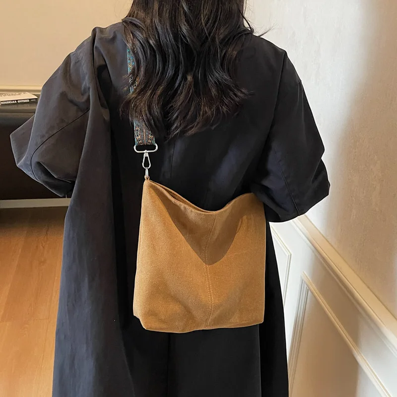 Women's Backpack Large Capacity Shoulder Bag Women's Bag Retro Autumn and Winter New Tote Bag Fashionable Casual Commuting Cross