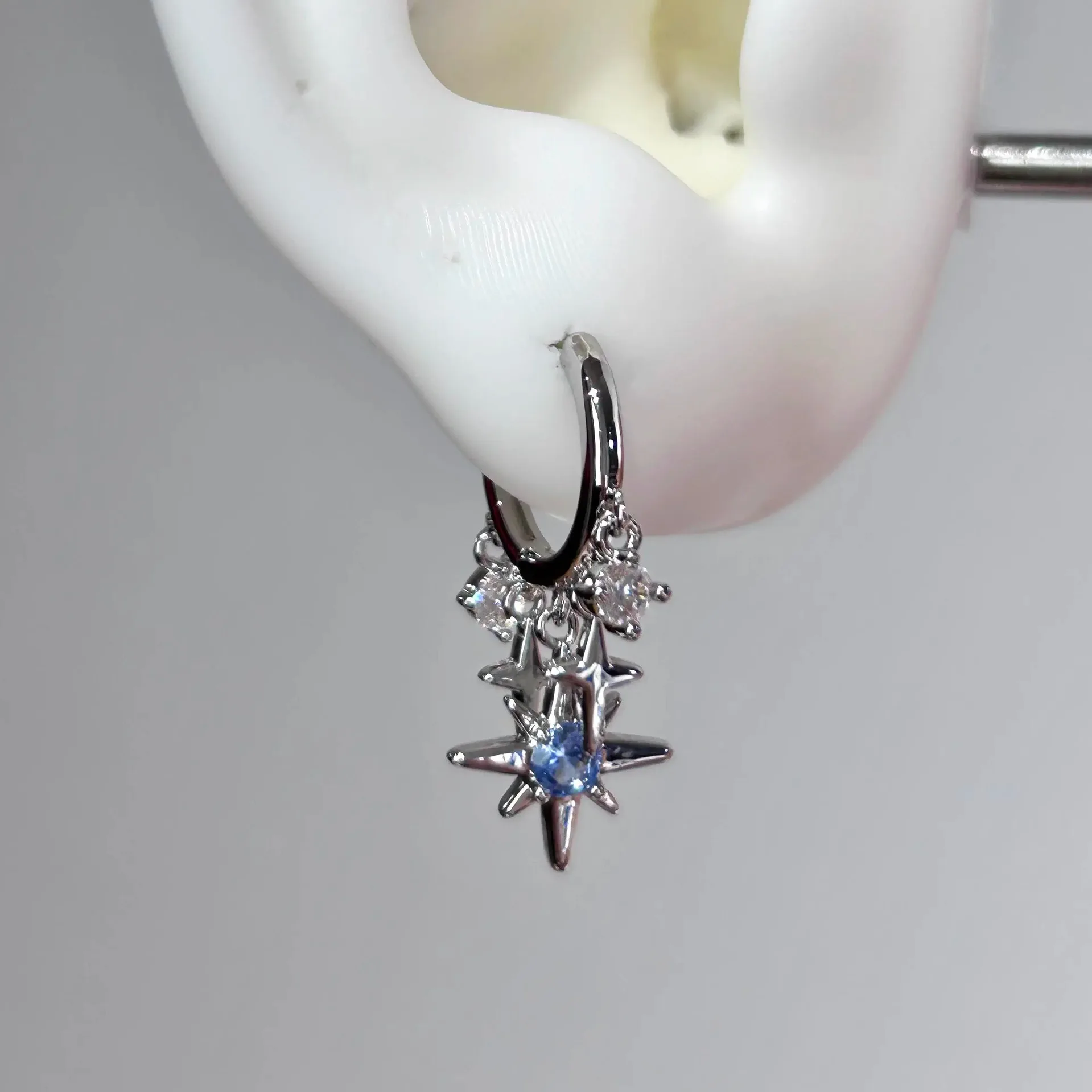 여성을위한 한국어 패션 블루 크리스탈 팔각형 펜던트 귀걸이 간단한 금속 크로스 드롭 귀걸이 매력 보석 생일 선물