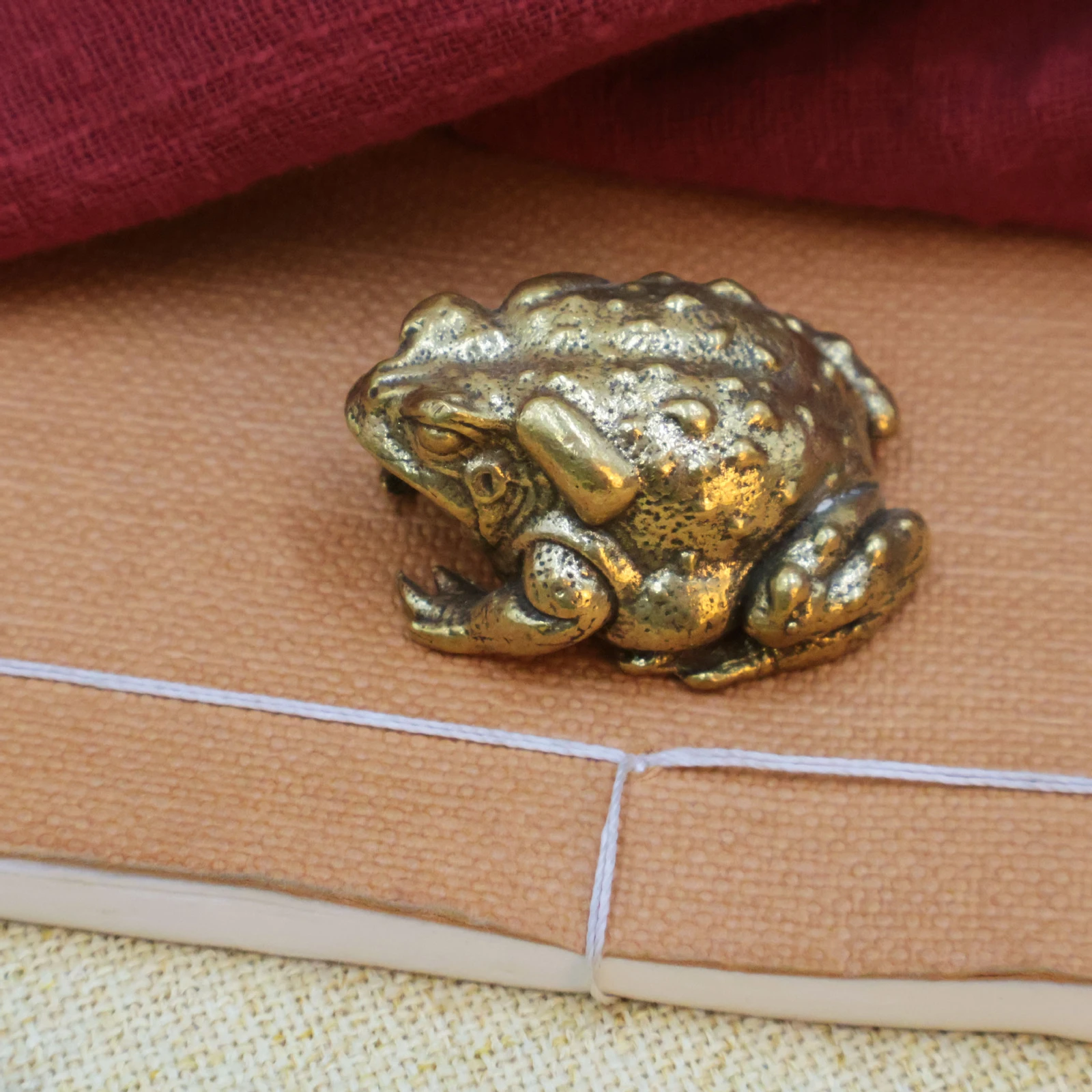 Retro Brass Mini Money Toad Sculpture Auspicious Frog Animal Figurine Tabletop Feng Shui Decoration Craft