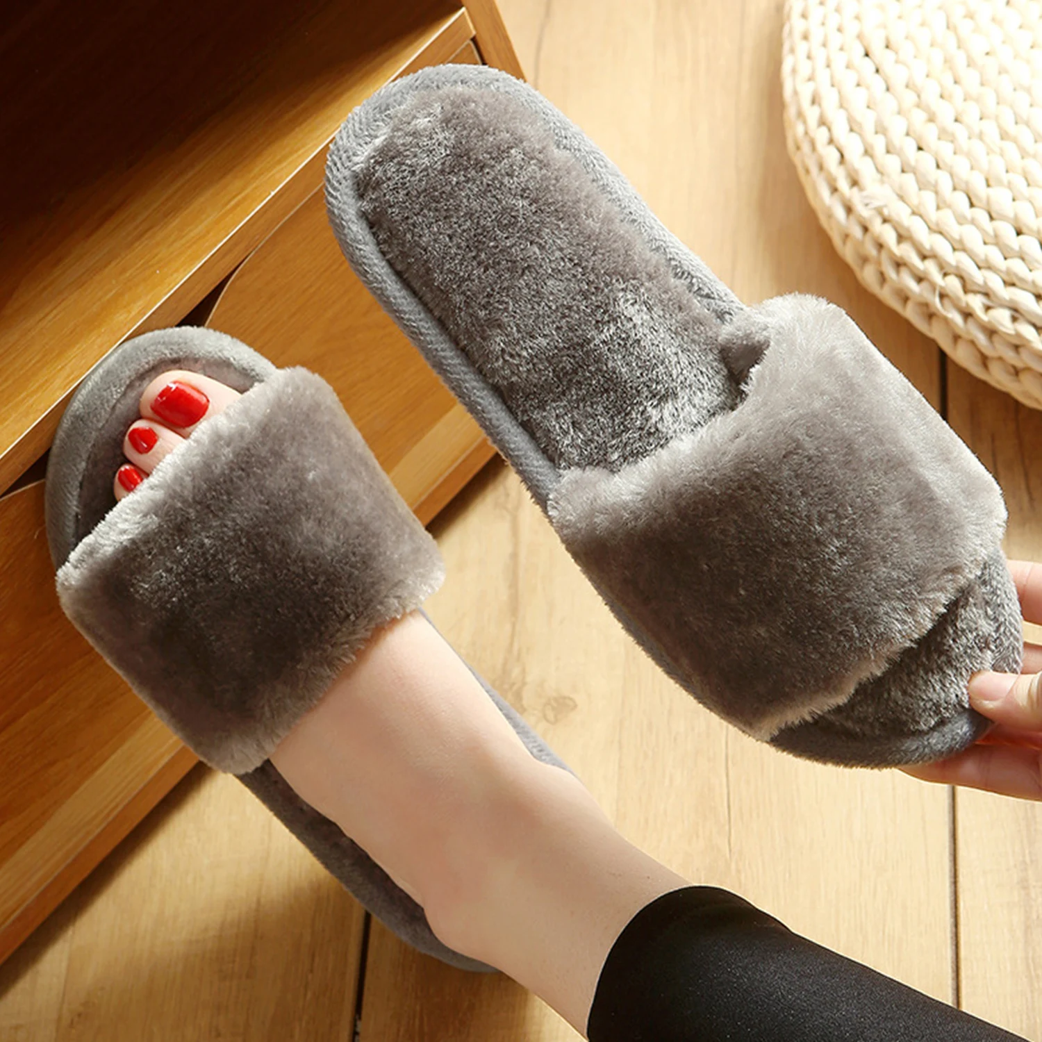 1 Pair  Women Slippers Winter New Fashion Plush Shallow Mouth Indoor Outdoor Casual Bedroom Solid Color Slides Flat Shoes