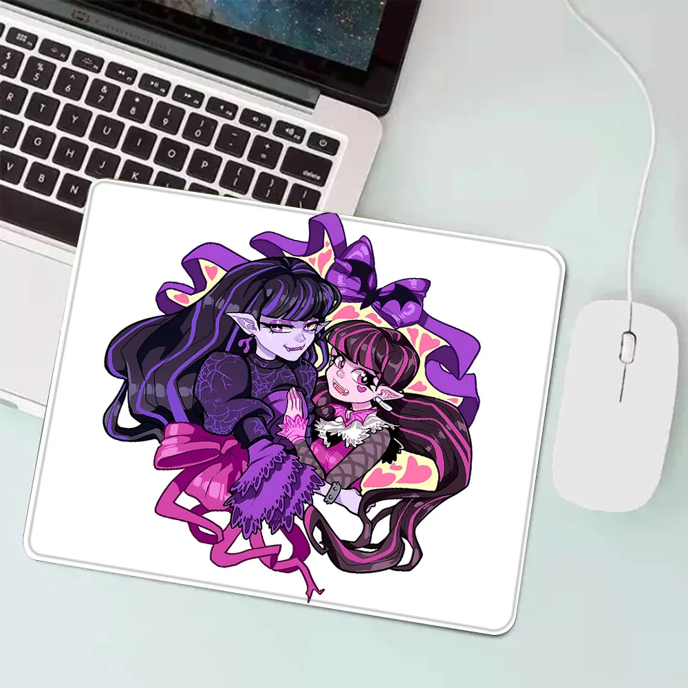 Draculaura Monster High  Gaming Mouse Pad XS Small Mousepad For PC Gamer Desktop Decoration Office Mouse Mat Deskmat Rug