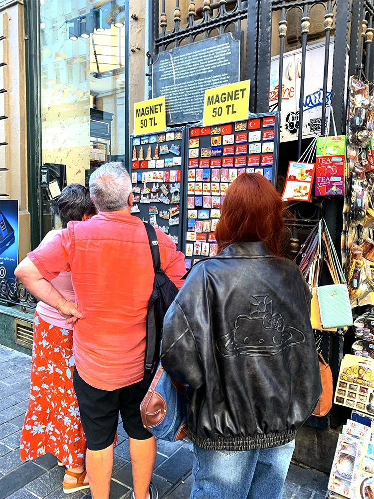 เสื้อโค้ทหนังแท้สไตล์วินเทจทรงหลวมสำหรับผู้หญิง ยี่ห้อ FuunJ Handmade Blagirl รุ่น Jaet แขนยาว ปิดซิป ความยาวปกติ