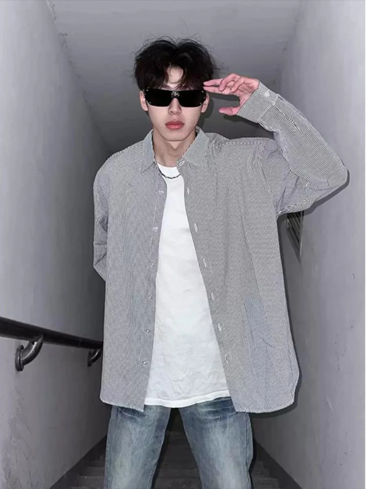 

Retro American ey Striped Men's irt Spring Trendy Loose Long Sve Collar up Jaet Cleanfit Outerwear oulder Pad irt