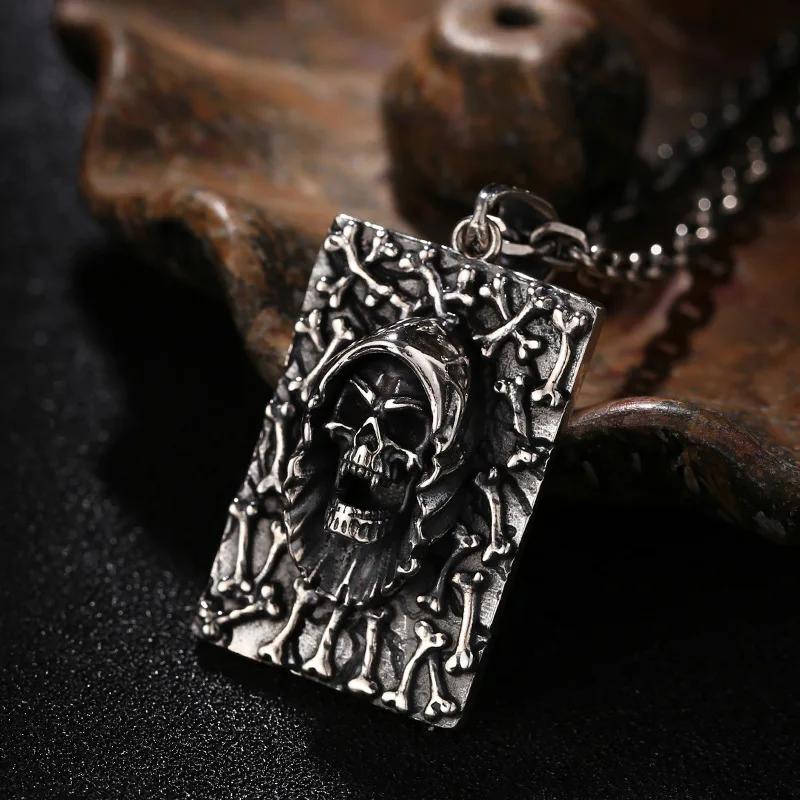 

S925 Sterling Silver Jewelry Men's Personality Ghost Face Skull Tag Pendant Thai Silver Retro Demon Exaggerated Necklace Pendant