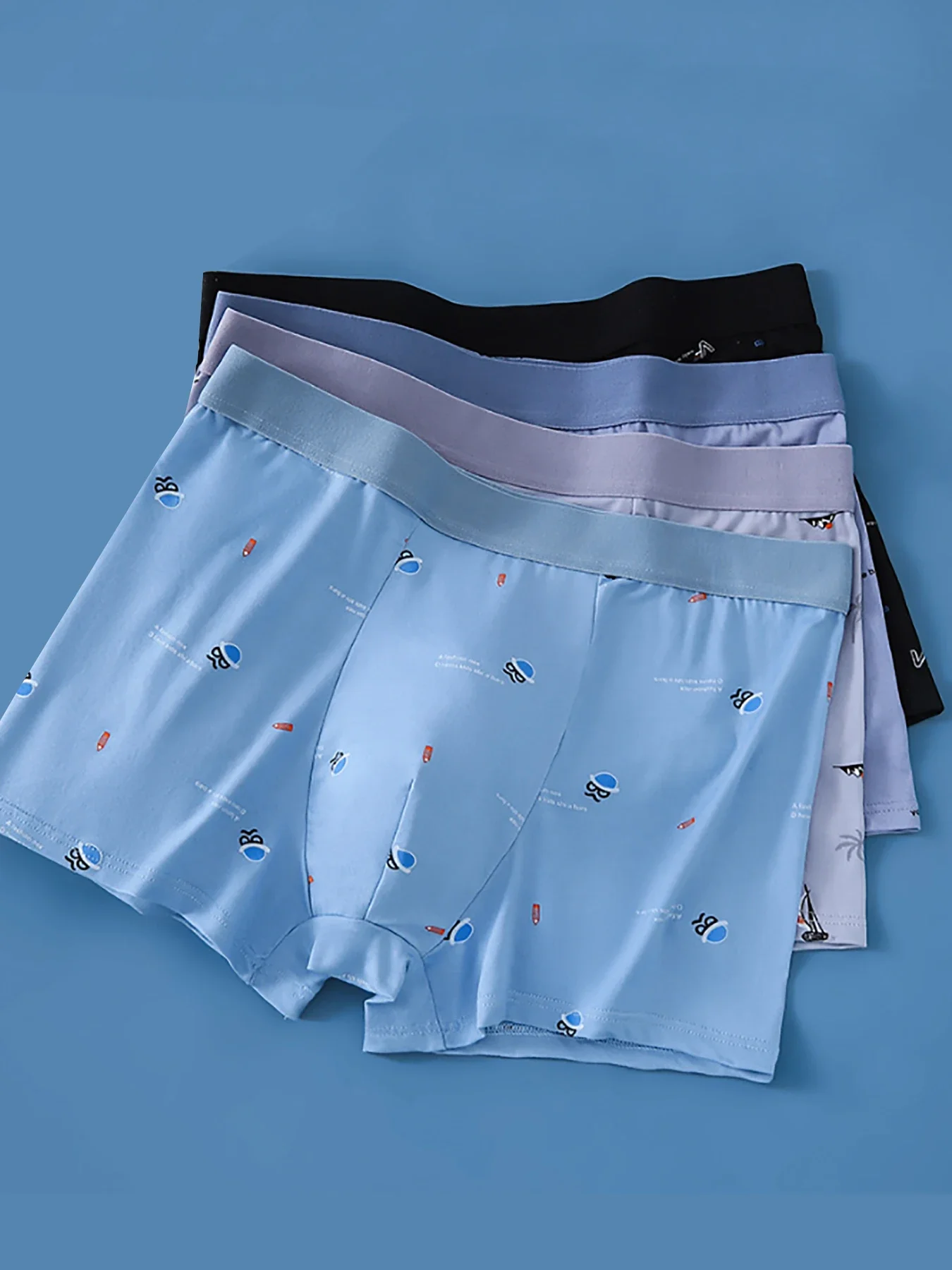 A 4-piece set! Men's comfortable and breathable briefs, elastic waistband, fun cartoon pattern four-corner pants and shorts