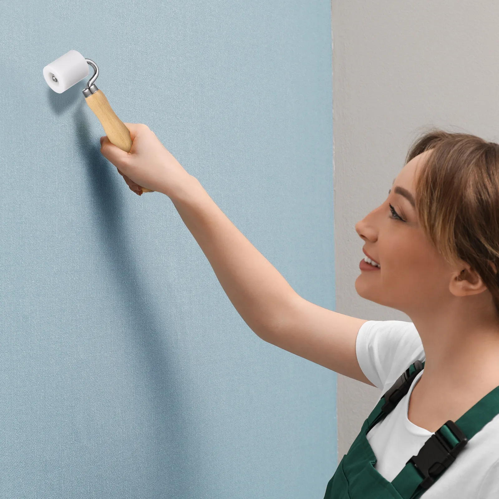 

Прочный валик для швов обоев с роликом из ПОМ и деревянной ручкой для бесшовного нанесения покрытия на все типы стен, включая фольгированные.